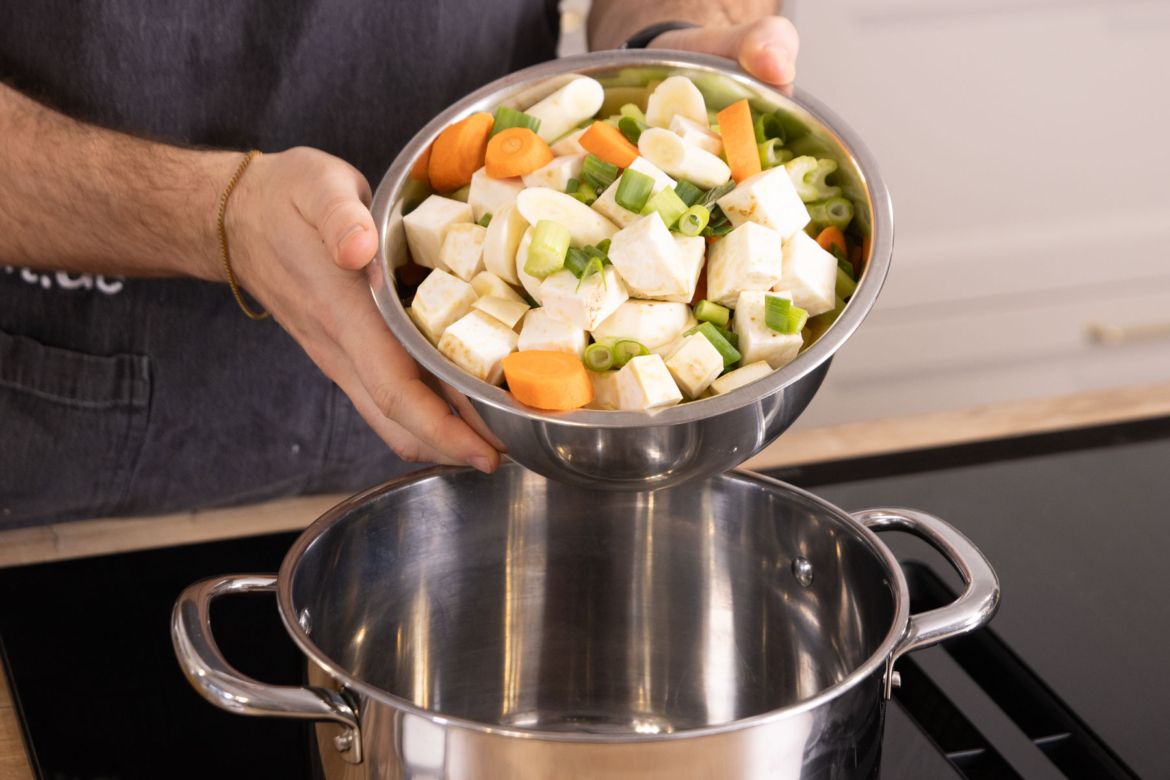 Klassische Kartoffelcremesuppe mit Würstchen | Rezept Klassische Kartoffelcremesuppe mit Würstchen | Rezept