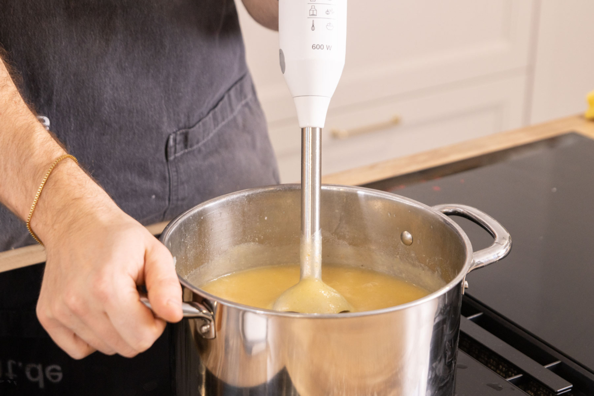 Klassische Kartoffelcremesuppe mit Würstchen | Rezept Klassische Kartoffelcremesuppe mit Würstchen | Rezept