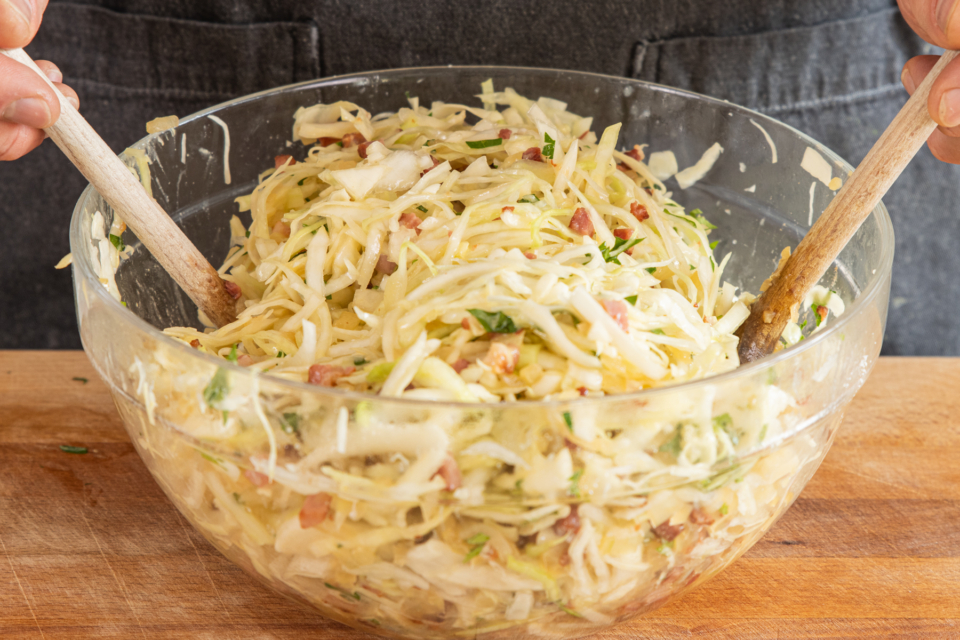 Krautsalat mit Speck | Rezept