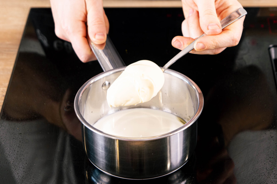 Mozzarella-Hähnchen in Basilikum-Sahnesoße | Rezept