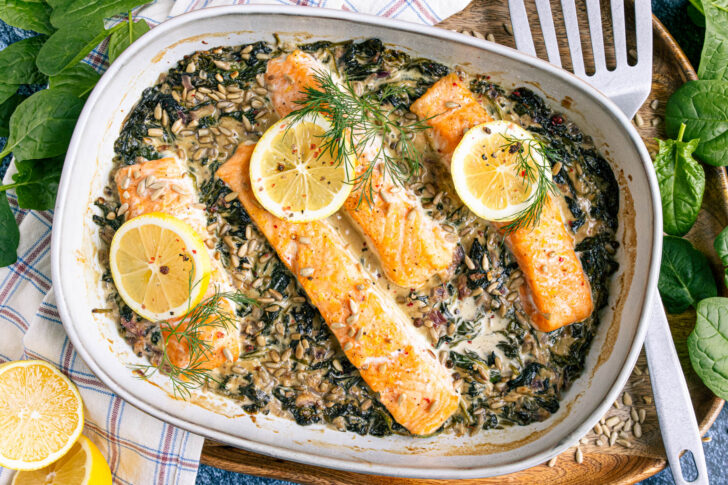 Ofenlachs mit Spinat und Zitrone