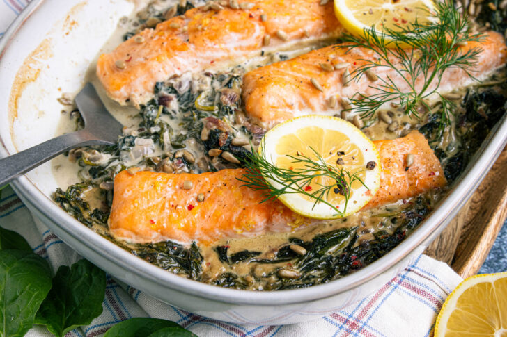 Ofenlachs mit Spinat und Zitrone