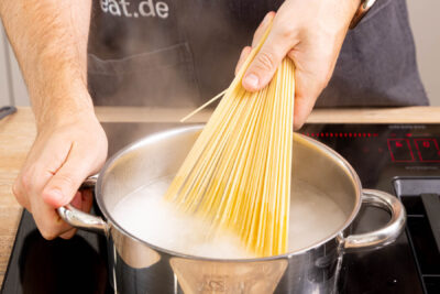 Spaghetti al dente kochen