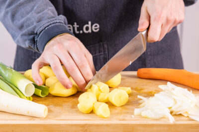 Suppengemüse schneiden