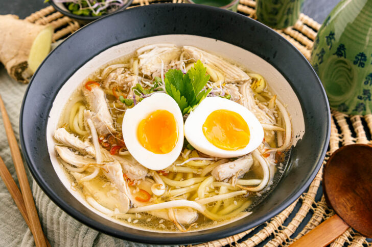 Ramen mit Huhn und Ei