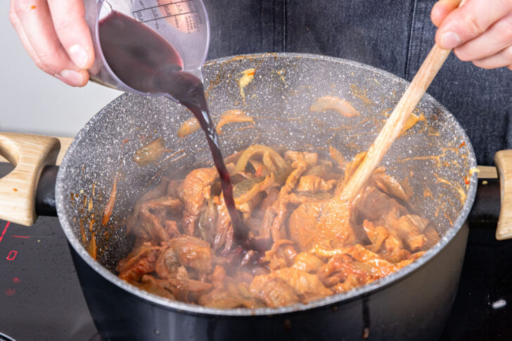 mit Rotwein ablöschen
