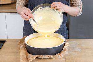 Scheckenmasse auf die Quarkmasse geben