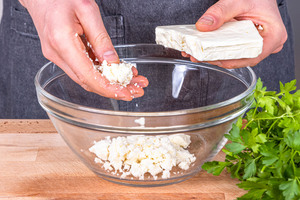 Feta zerbröseln
