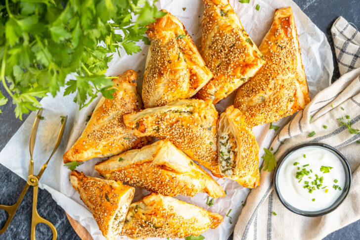 Schafskäse mit Blätterteig