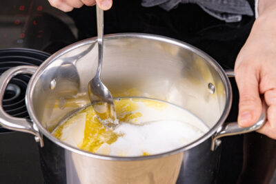 Zutaten zum Kochen bringen