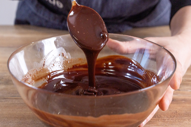 geschmolzene Schokolade mit Sahne