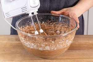 Schoko-Buttercreme verrühren
