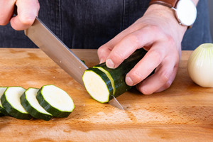 Zucchini schneiden