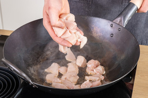 Hähnchenfleisch anbraten