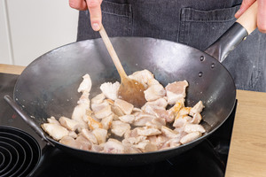 Hühnerfleisch anbraten