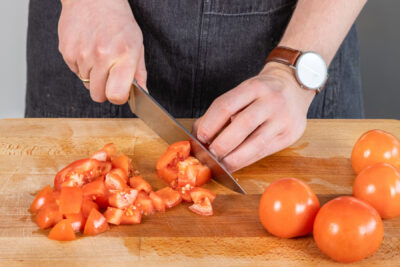Tomaten würfeln