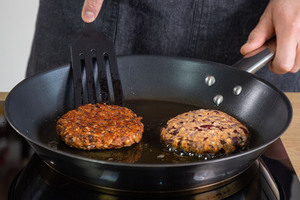 vegane Burgerpatties anbraten