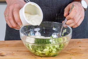 veganen Joghurt dazugeben