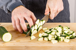 Zucchini schneiden