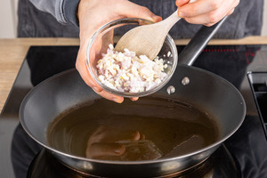 Zwiebel & Knoblauch andünsten