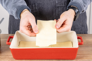 Lasagneplatten darauf verteilen