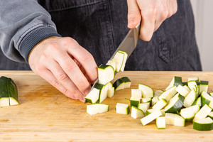 Zucchini schneiden