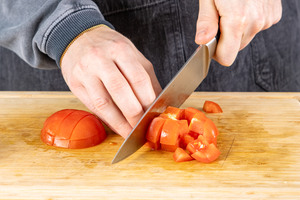 Tomaten schneiden