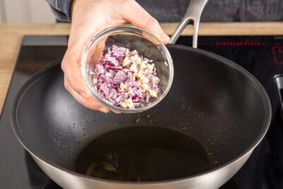Zwiebel & Knoblauch andünsten