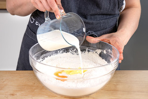 Ei, Butter und Milch dazugeben