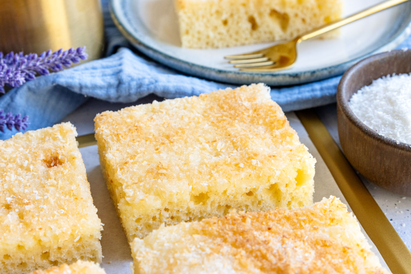 Buttermilchkuchen mit Kokos | Rezept - eat.de
