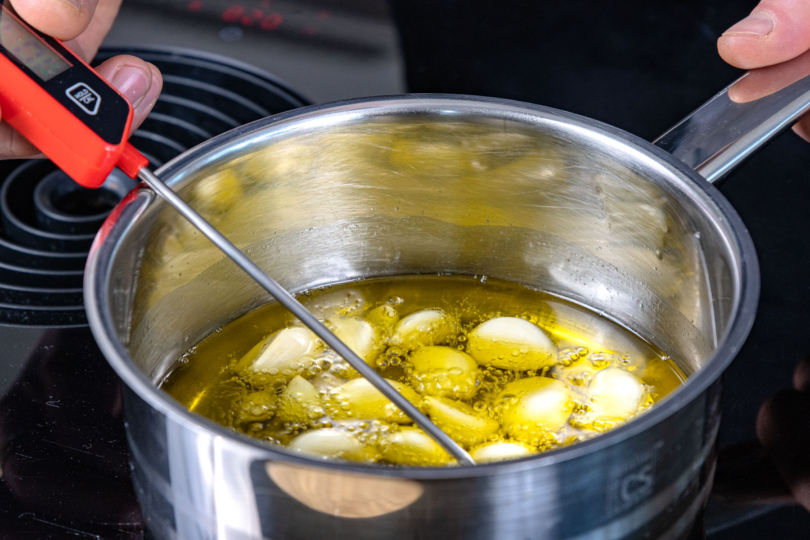 Temperatur des Olivenöls überprüfen