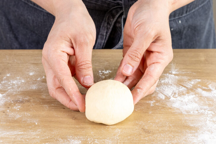 Milchbrötchen formen