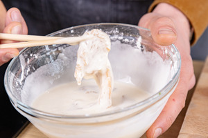 Hähnchen in Teig wälzen