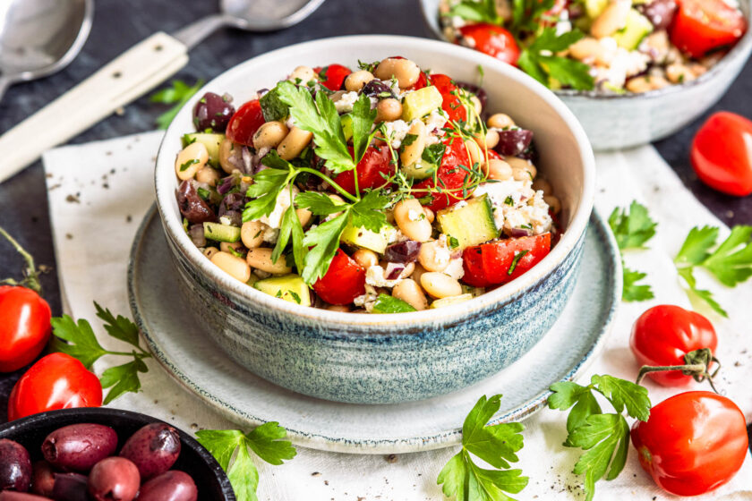 Griechischer Bohnensalat mit weißen Bohnen