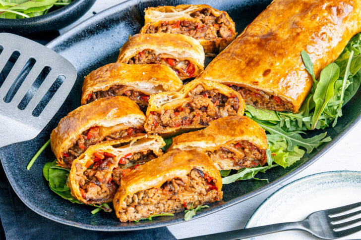 Hackfleisch-Käse-Blätterteigrollen
