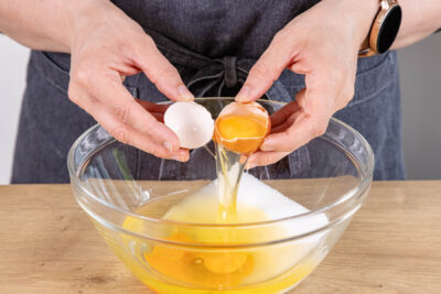 Eier aufschlagen