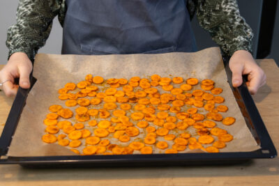 Karottenchips im Ofen backen