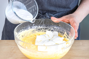 Quark und Kokosmilch unterrühren