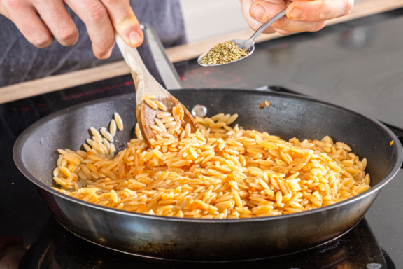 Kritharaki: Griechische Nudeln kochen | Rezept