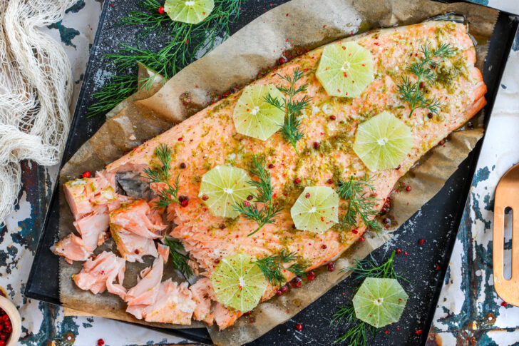Lachs mit Haut im Ofen saftig garen