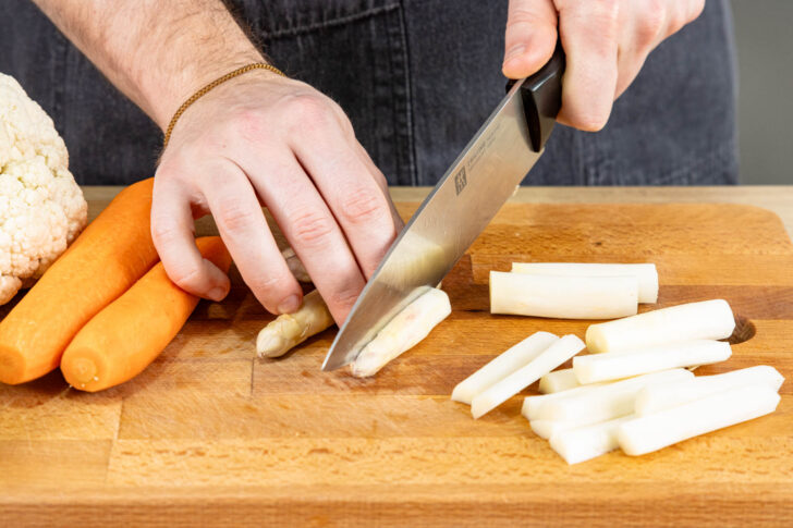 Spargel schneiden