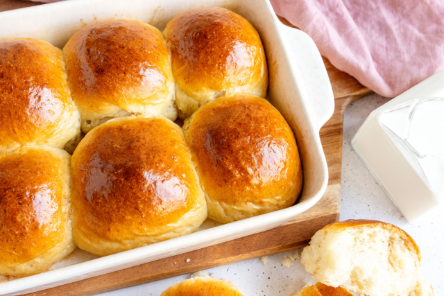 Milchbrötchen mit Trockenhefe | Rezept - eat.de