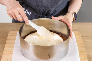 Marzipancreme verstreichen