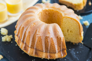 Omas Eierlikörkuchen mit Öl