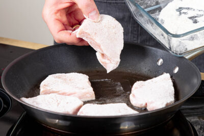 Schnitzel melieren und anbraten