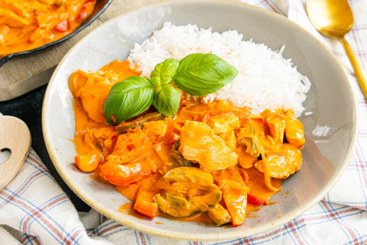 Paprika-Sahne-Hähnchen aus der Pfanne