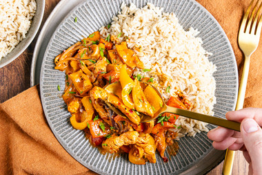 Paprika-Sahne-Hähnchen mit Reis