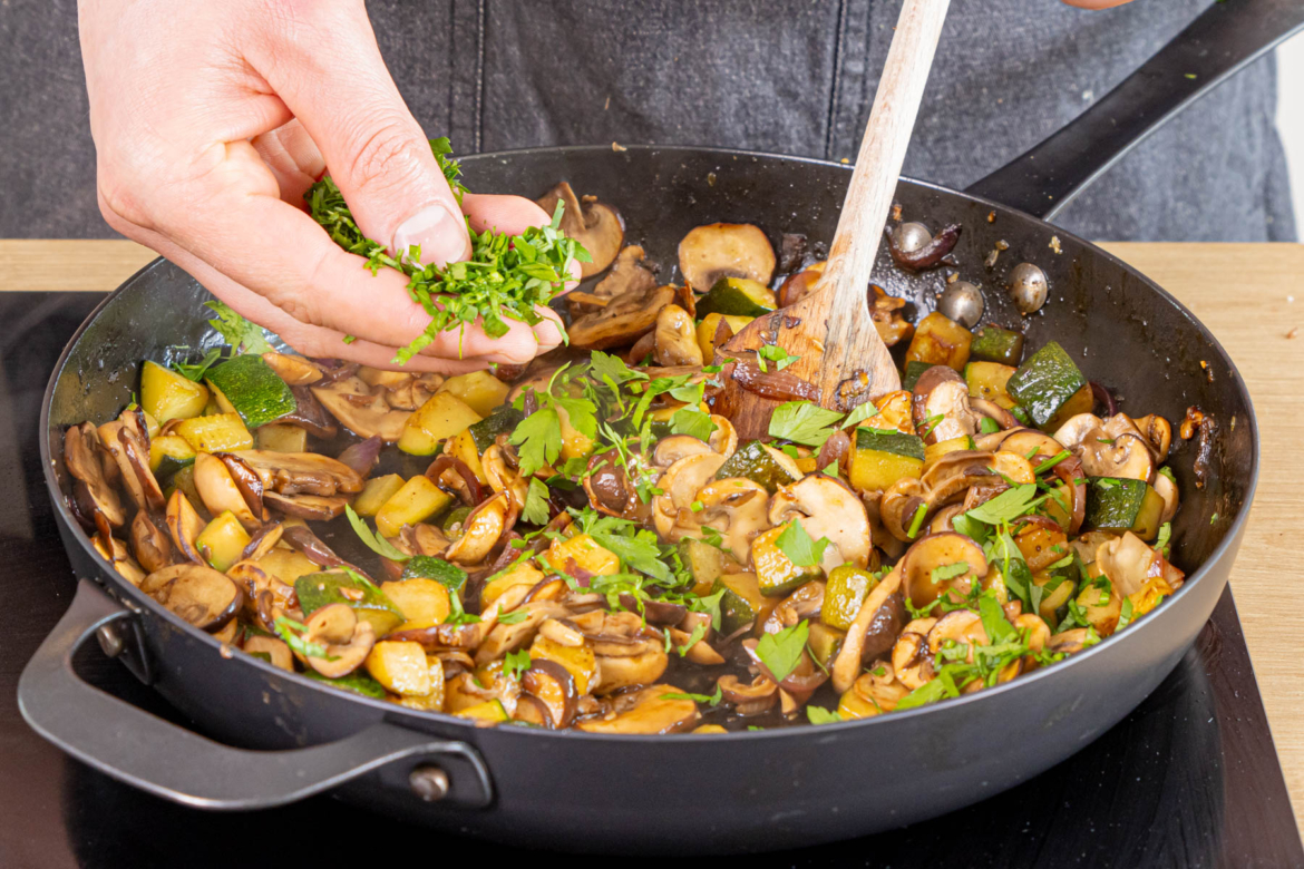 Würzige Pilz-Zucchini-Pfanne: schnell &amp; einfach