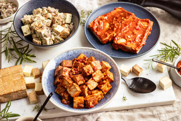 Räuchertofu marinieren: 3 leckere Marinaden
