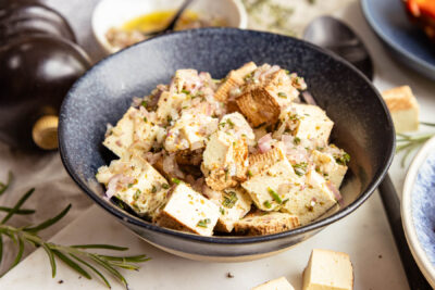 Räuchertofu mediterran marinieren
